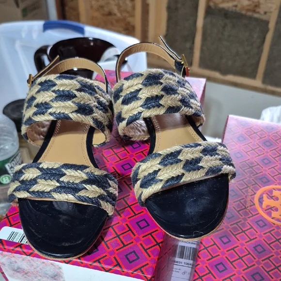 Tory Burch Stylish Navy Blue and Tan Jute Women's Sandals. Size 6 - Picture 7 of 8
